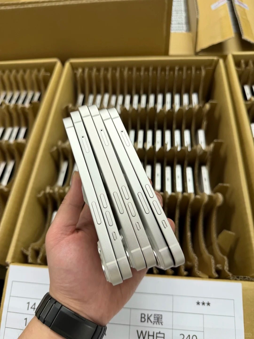 Used iPhones checked by side profile before model-led wholesale requests